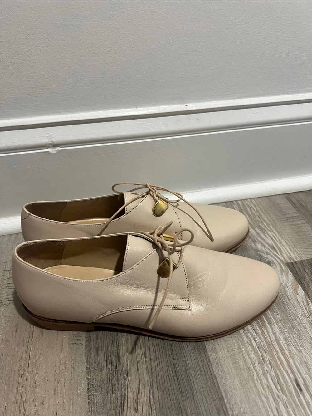 Cream Leather Lace-Up Derby Flats with Gold Accents Size 39 or 8.5